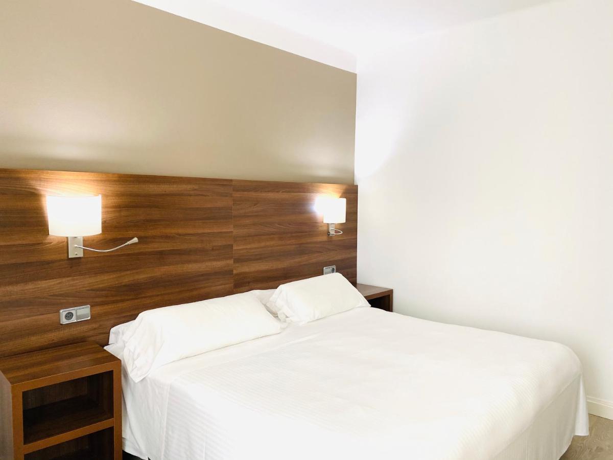 Hotel Carbonell Llanca Ngoại thất bức ảnh