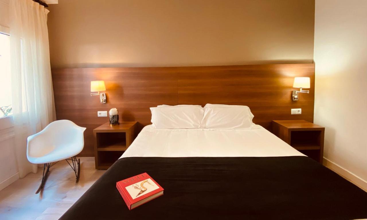 Hotel Carbonell Llanca Ngoại thất bức ảnh