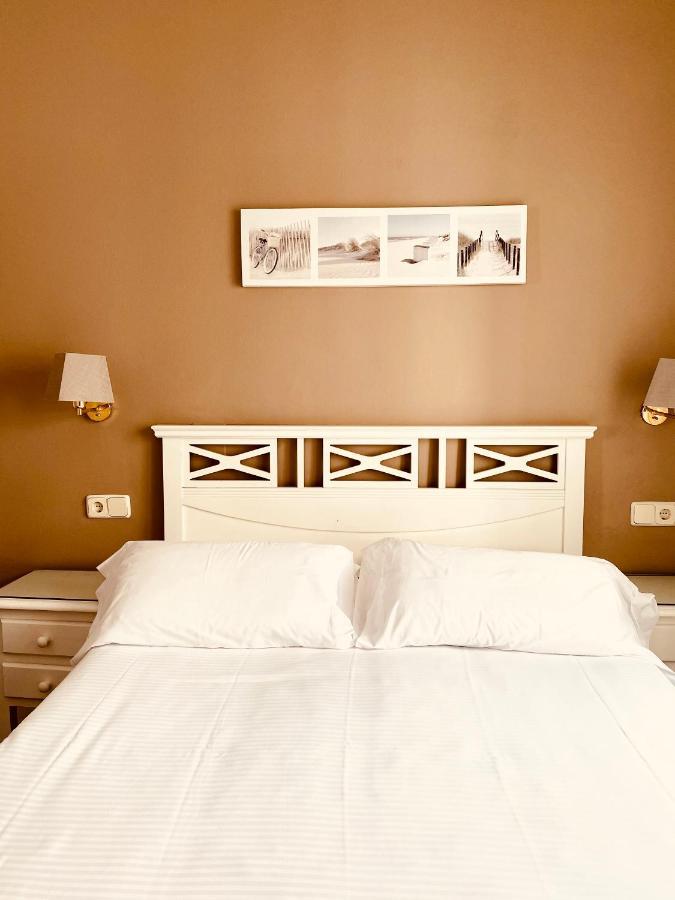 Hotel Carbonell Llanca Ngoại thất bức ảnh