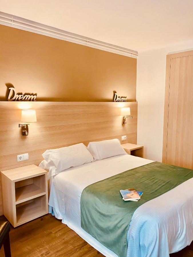 Hotel Carbonell Llanca Ngoại thất bức ảnh