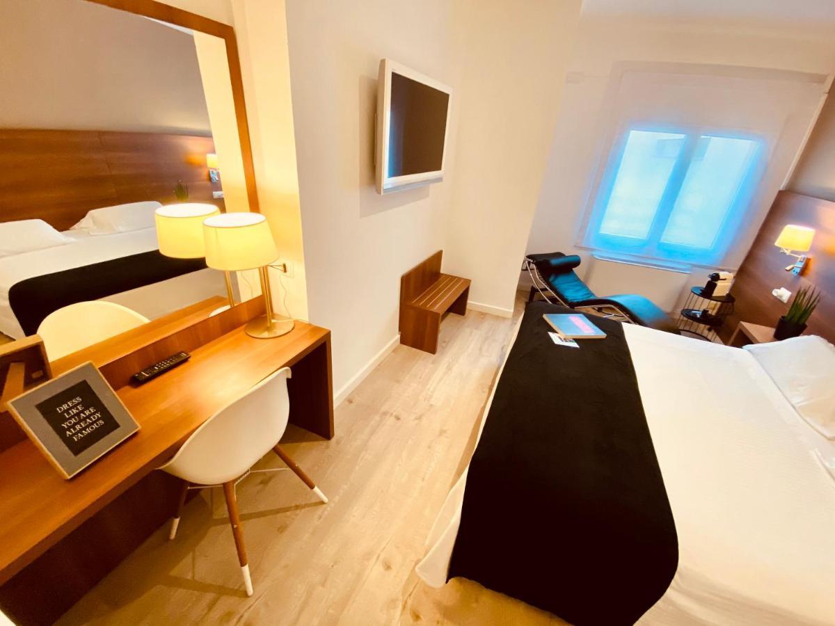 Hotel Carbonell Llanca Ngoại thất bức ảnh