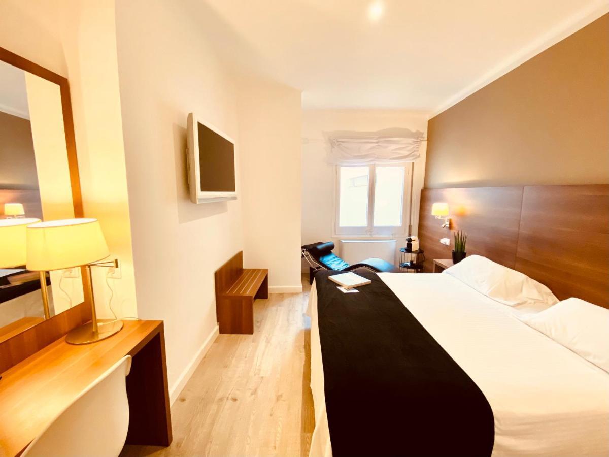 Hotel Carbonell Llanca Ngoại thất bức ảnh