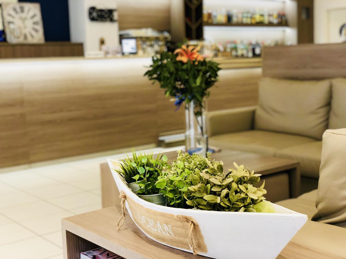 Hotel Carbonell Llanca Ngoại thất bức ảnh